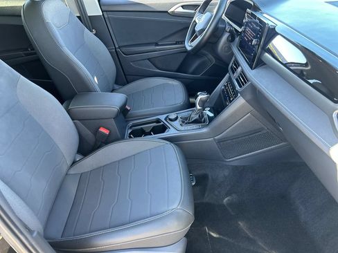 Certified 2025 Volkswagen Taos SE AWD/4WD image 9