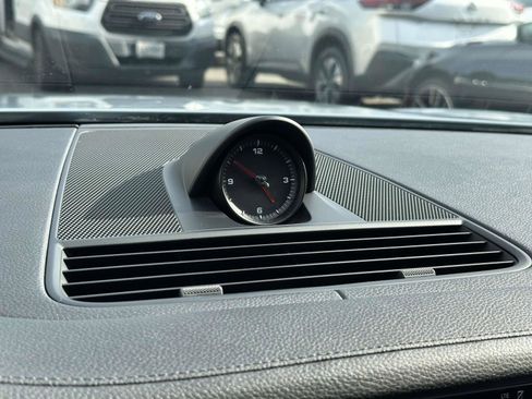 Used 2020 Porsche Panamera RWD image 24