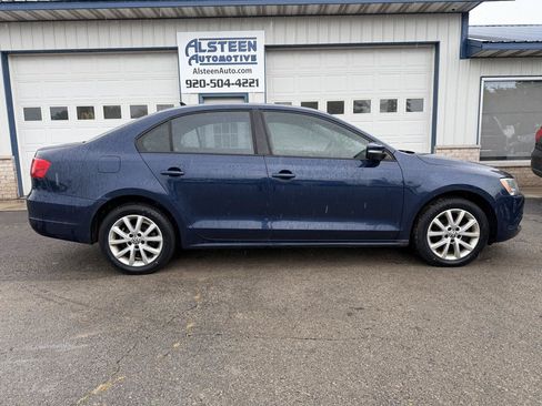 Used 2012 Volkswagen Jetta SE FWD image 2