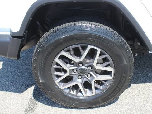 Used 2025 Jeep Wrangler Unlimited Sahara AWD/4WD image 36