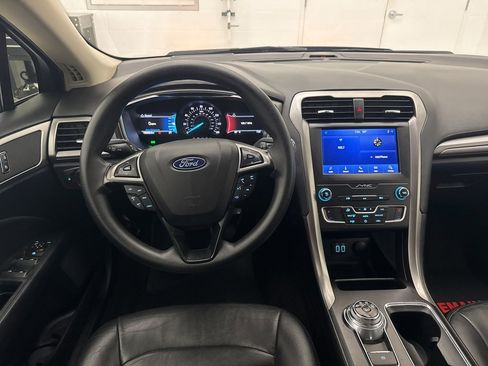 Used 2020 Ford Fusion SE image 14