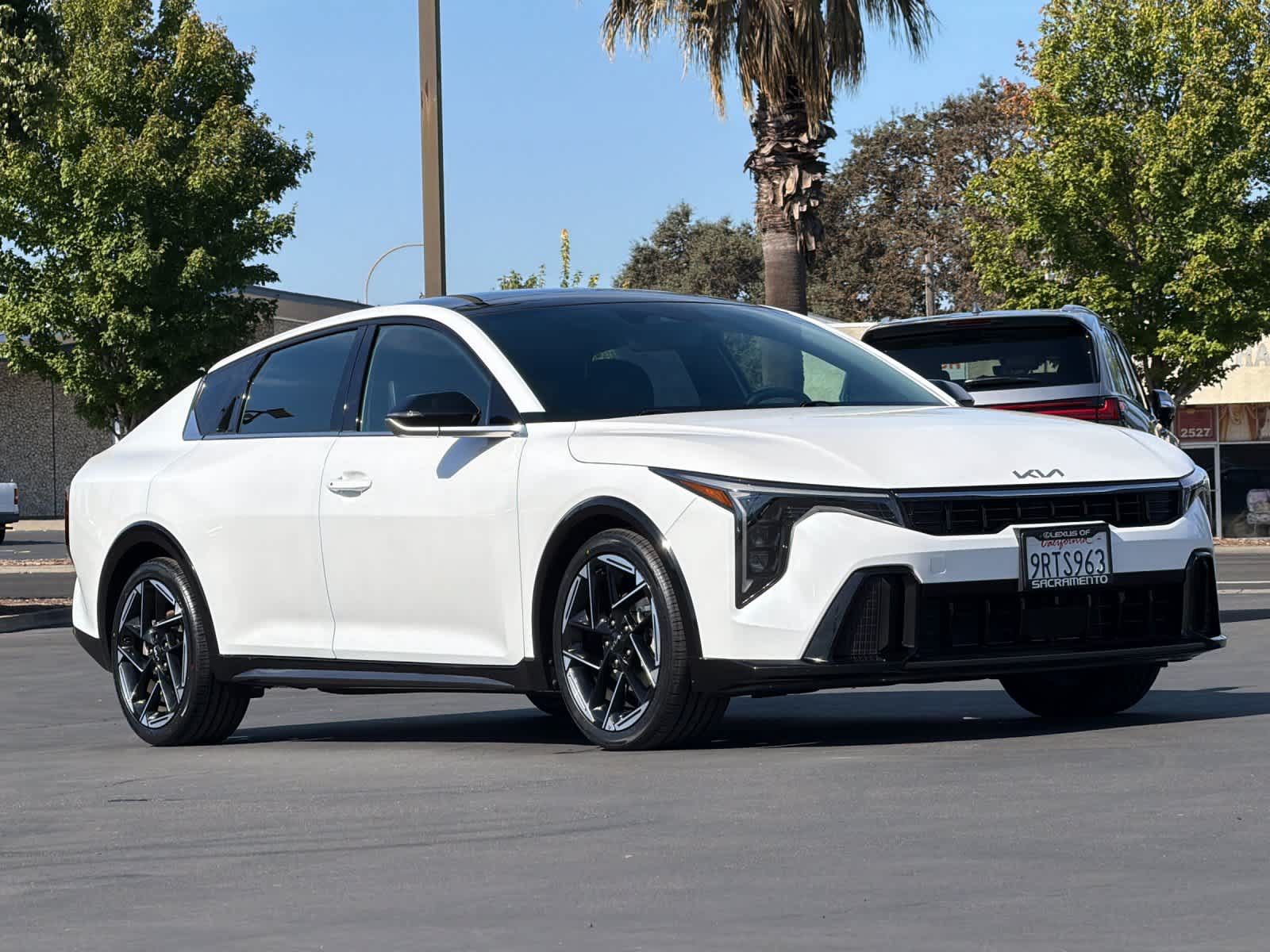 Used 2025 Kia K4 GT-Line w/ GT-Line Premium Package FWD image 5