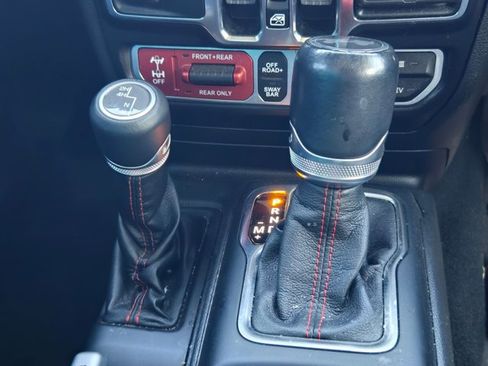 Used 2021 Jeep Wrangler Unlimited Rubicon w/ Xtreme Recon 35" Tire Package image 17