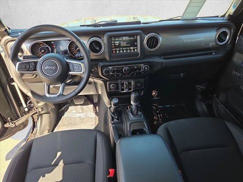 Used 2020 Jeep Wrangler Unlimited Sahara AWD/4WD image 17
