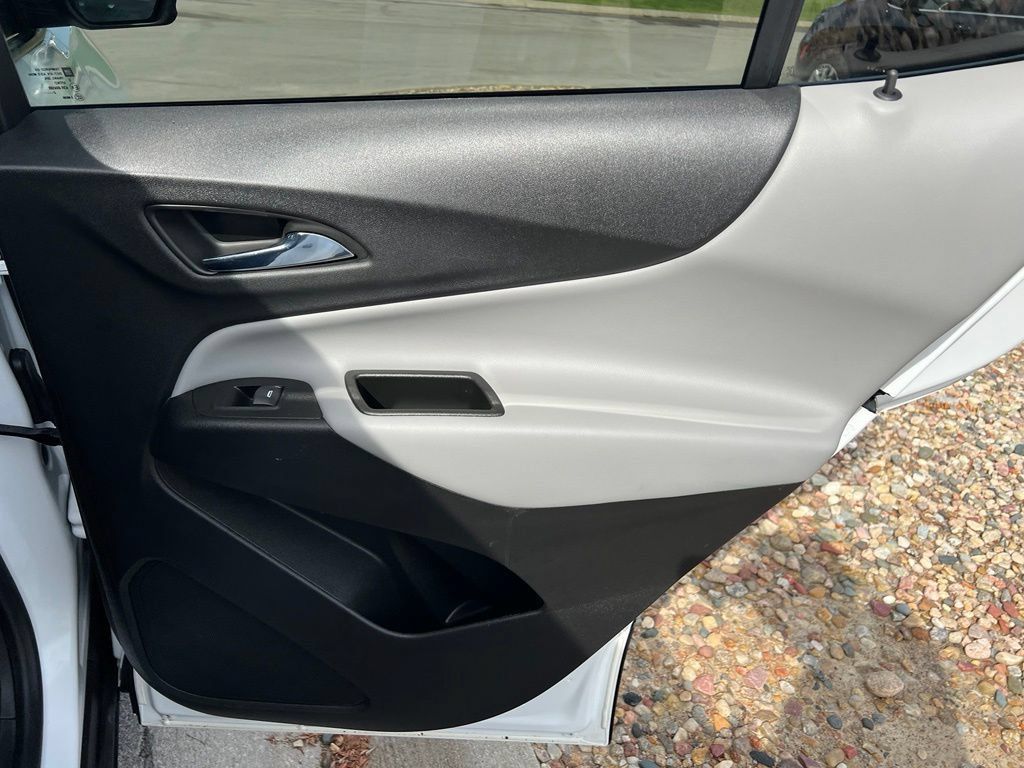 Used 2022 Chevrolet Equinox LS w/ LS Convenience Package FWD image 22