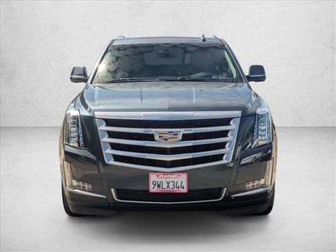 Used 2020 Cadillac Escalade ESV Luxury RWD image 2