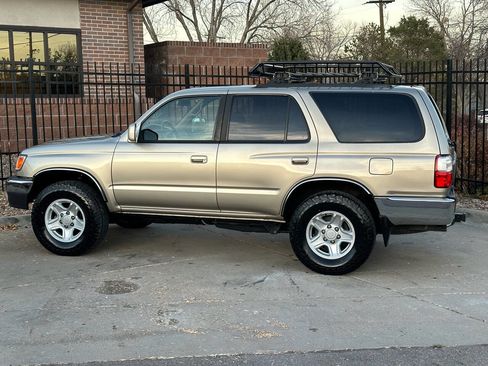 Used 2001 Toyota 4Runner SR5 image 12