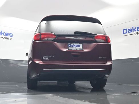 Used 2018 Chrysler Pacifica Limited FWD image 44