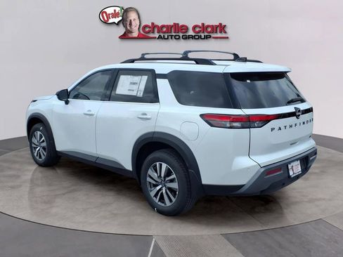 New 2026 Nissan Pathfinder SL image 3