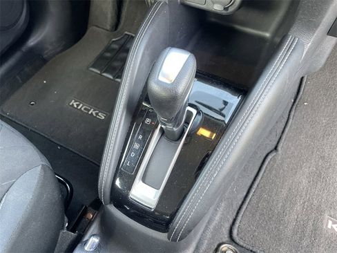 Used 2019 Nissan Kicks SV image 25