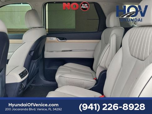 Used 2024 Hyundai Palisade Limited FWD image 13