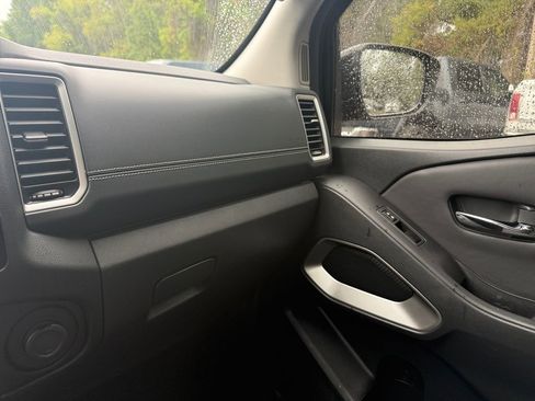 Used 2024 Nissan Frontier SV w/ Technology Package image 24