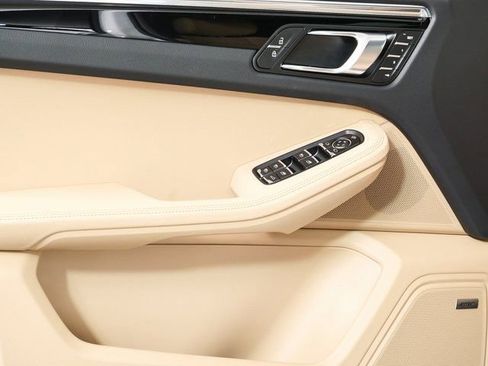 New 2026 Porsche Macan image 6