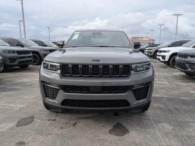 New 2027 Jeep Grand Cherokee Limited w/ Limited Altitude Package RWD image 9