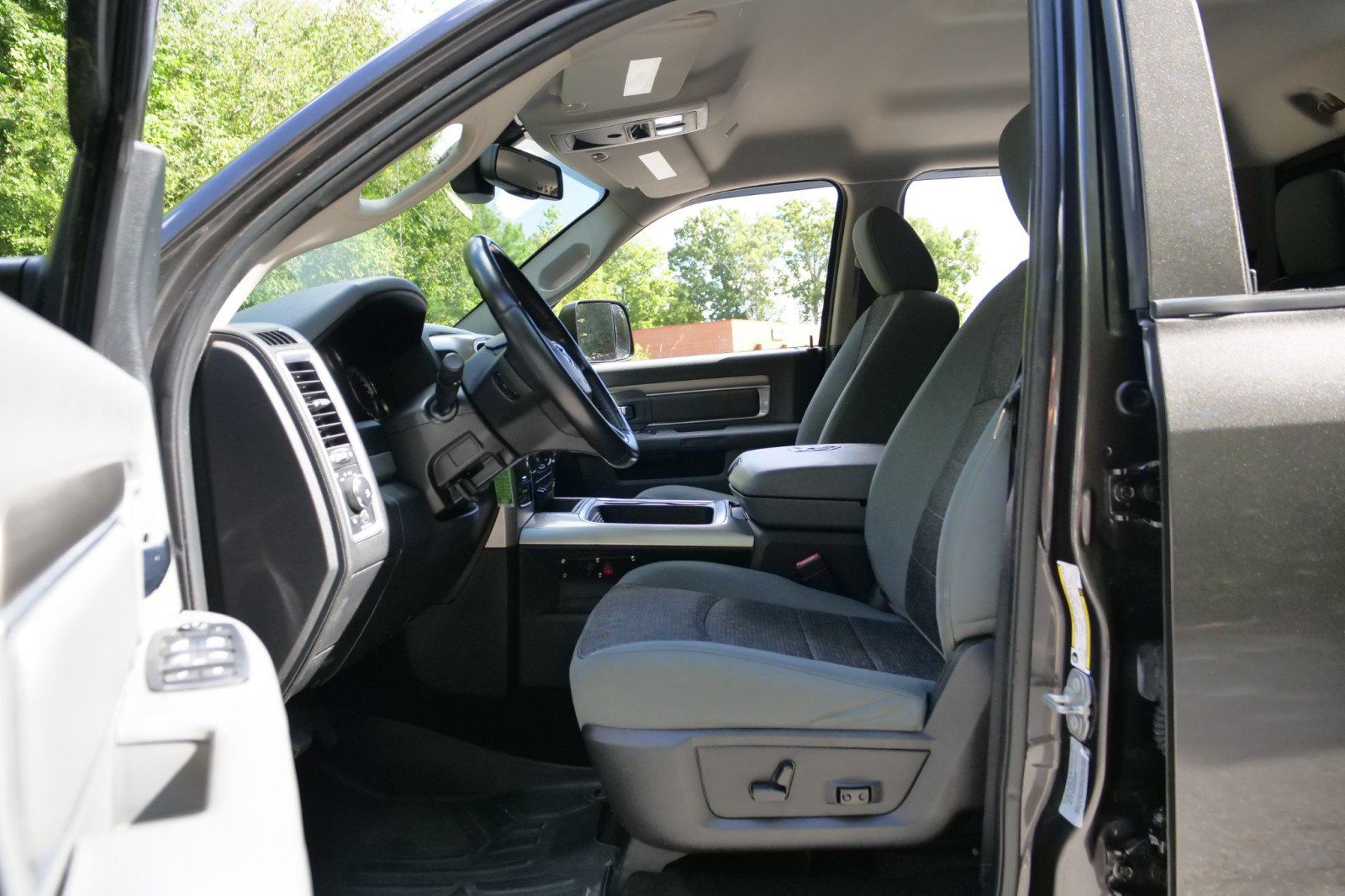 Used 2017 RAM 1500 Big Horn AWD/4WD image 30
