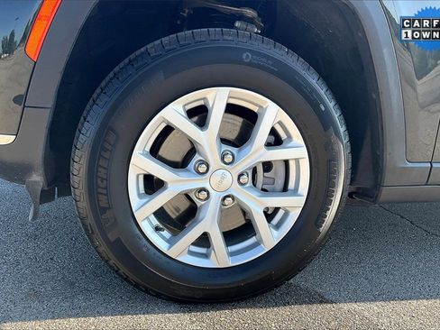 Used 2024 Jeep Grand Cherokee L Limited image 12