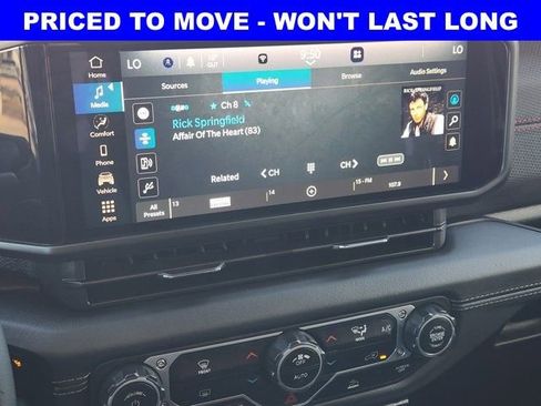 Used 2025 Jeep Wrangler Unlimited Rubicon image 5