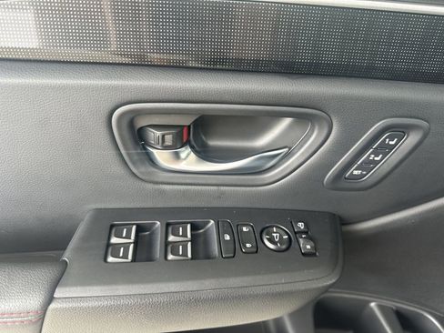 Used 2025 Honda Pilot Black Edition image 11