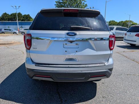 Used 2019 Ford Explorer XLT w/ Equipment Group 202A FWD image 4