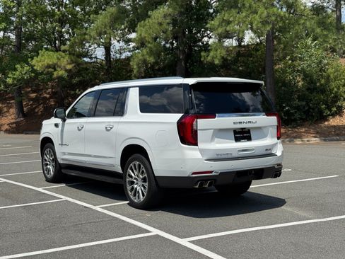 Used 2025 GMC Yukon XL Denali AWD/4WD image 8