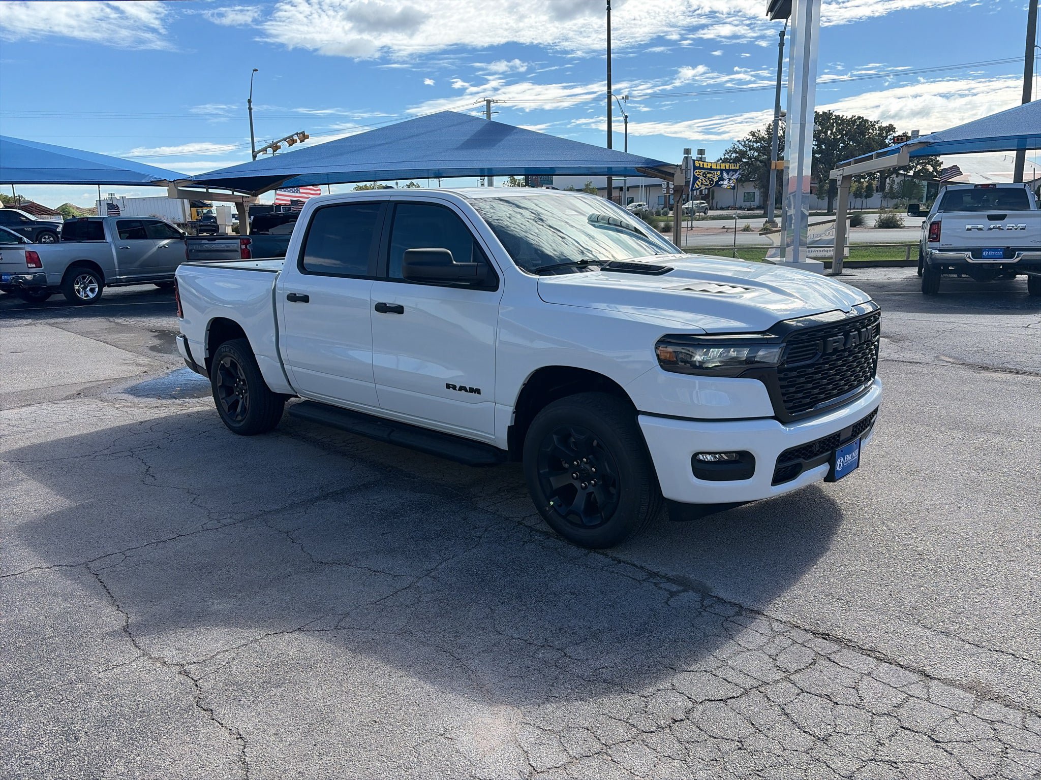New 2027 RAM 1500 Express AWD/4WD image 3