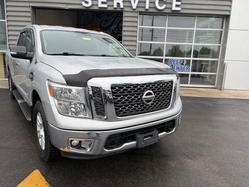Used 2017 Nissan Titan 4x4 Crew Cab image 5