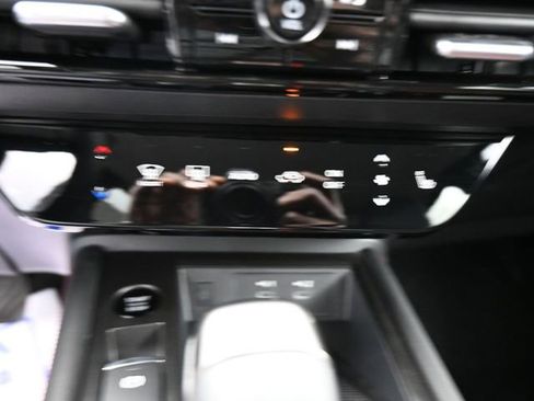 Used 2025 Nissan Kicks SR w/ SR Premium Package image 13