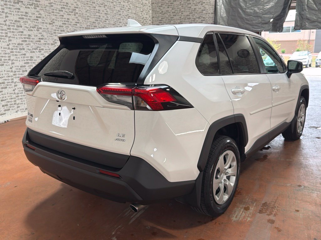 Used 2022 Toyota RAV4 LE AWD/4WD image 7