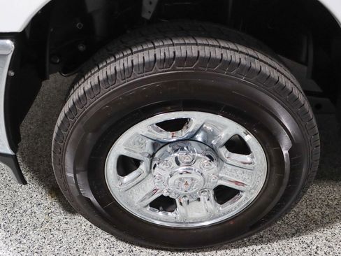 Used 2022 RAM 2500 Big Horn w/ Cold Weather Group image 11