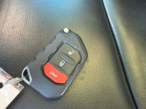 Used 2021 Jeep Gladiator Overland w/ Popular Equipment Package image 28