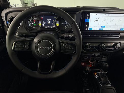 Used 2025 Jeep Wrangler Unlimited Rubicon 4xe w/ Convenience Group image 13