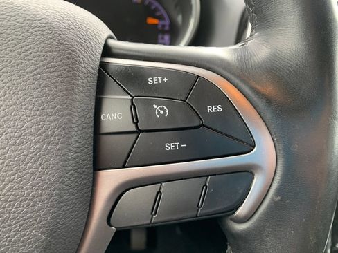 Used 2020 Jeep Grand Cherokee Altitude AWD/4WD image 22
