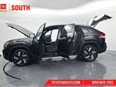 Used 2024 Volkswagen Atlas Cross Sport SE FWD image 66