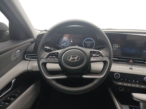 New 2025 Hyundai Elantra Limited FWD image 12