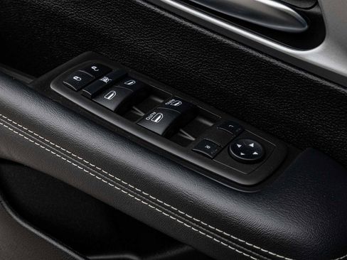 Used 2023 Chrysler Pacifica Touring-L w/ S Appearance Package image 12