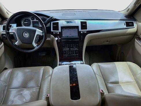 Used 2011 Cadillac Escalade ESV Premium RWD image 27