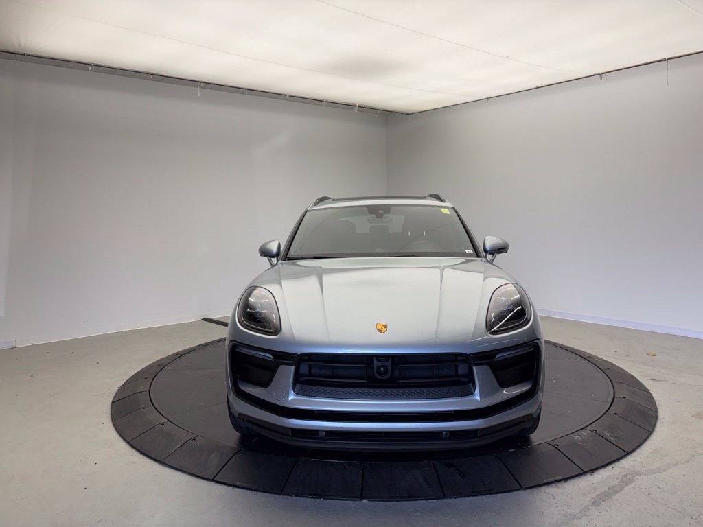 Certified 2026 Porsche Macan AWD/4WD image 8