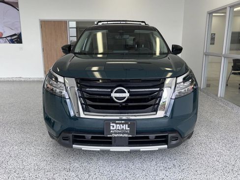 Used 2024 Nissan Pathfinder Platinum AWD/4WD image 2