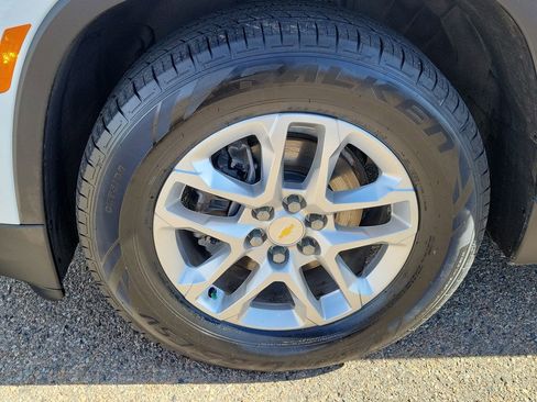 Used 2023 Chevrolet Traverse LS image 33