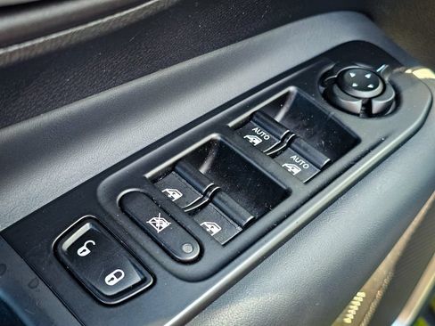 Certified 2022 Jeep Renegade Limited AWD/4WD image 11