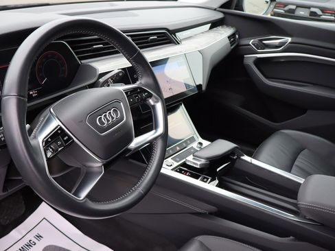 Used 2021 Audi e-tron Premium w/ Convenience Plus Package image 9