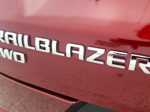 Used 2025 Chevrolet TrailBlazer LT AWD/4WD image 34