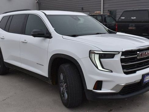 Used 2025 GMC Acadia Elevation image 3