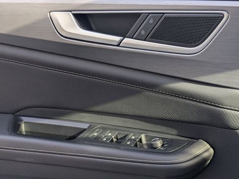 Used 2025 Volkswagen Atlas Cross Sport SE image 13