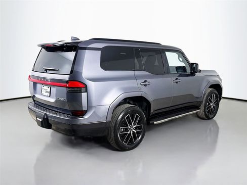 Used 2024 Lexus GX 550 w/ Accessory Package (Z1) AWD/4WD image 9
