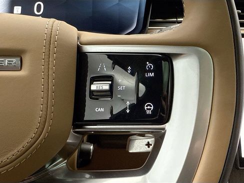 Used 2025 Land Rover Range Rover SE AWD/4WD image 12