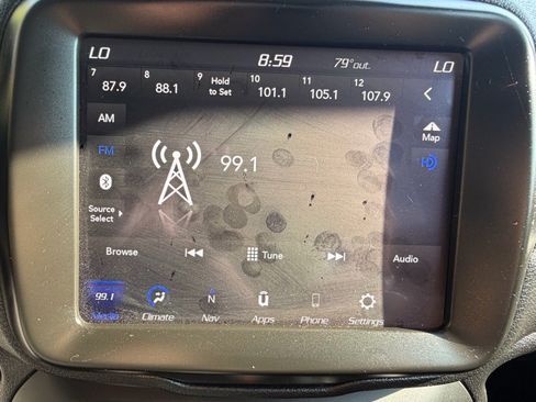 Used 2023 Jeep Renegade Latitude AWD/4WD image 37