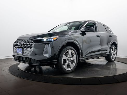 Used 2025 Audi Q5 Premium Plus w/ Premium Plus AWD/4WD image 6