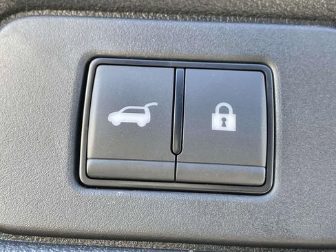 Used 2024 Nissan Pathfinder Platinum image 10