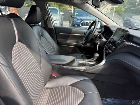 Used 2022 Toyota Camry SE FWD image 18